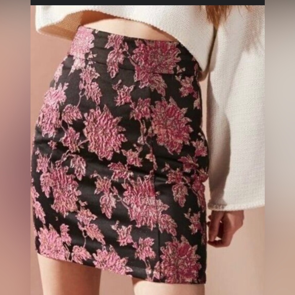 For Love and Lemons Jacquard Luella Metallic Floral
Mini Skirt NWT-Size Medium